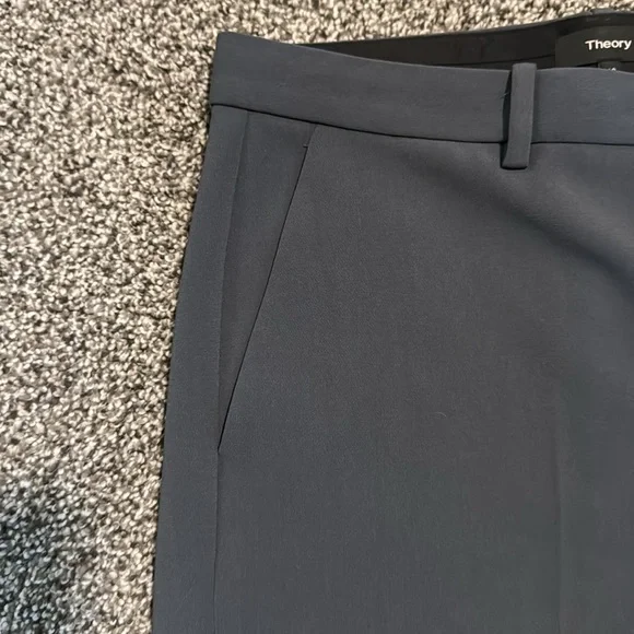 High-quality women’s pants suit by Theory - Picture 9 of 12